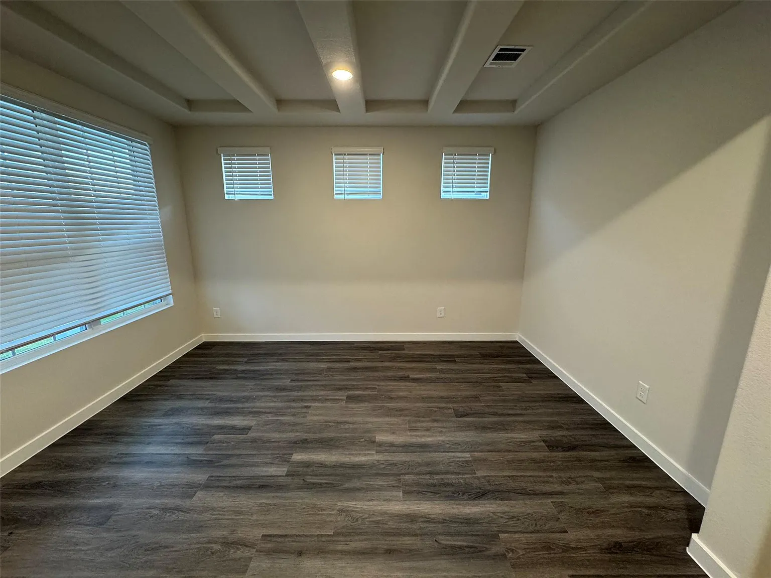 4 bed, 3.5 bath, 2700 sqft, $3,100 — Photo 3
