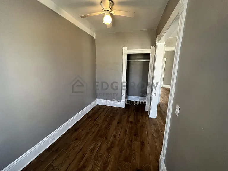 300 Gunnison Ave SW #B — Photo 11