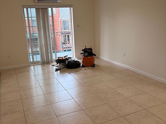 5th image of 3039 38th St APT 3