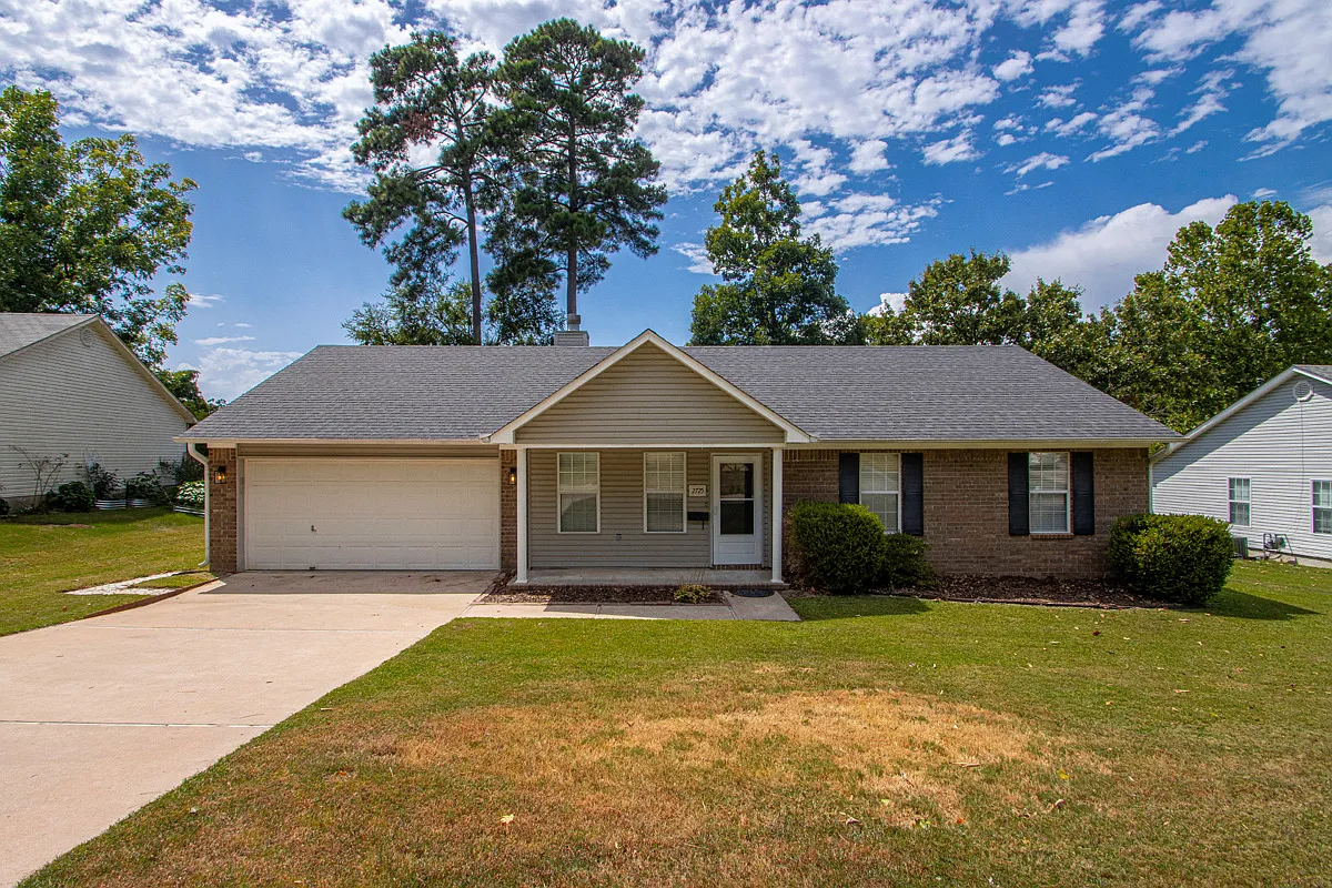 3 bed, 1414 sqft, $1,700 — Photo 1