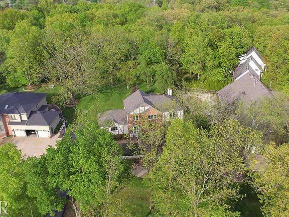 2nd image of 1512 Sweetbriar Dr