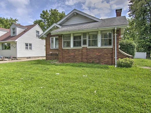 2202 N Church St, Decatur, IL 62526