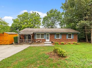 118 Loop Rd, Hendersonville, NC 28792