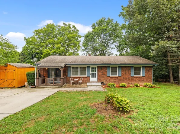 118 Loop Rd, Hendersonville, NC 28792