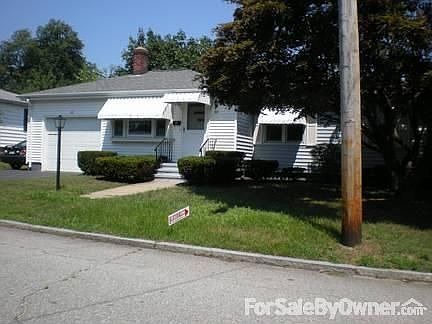 2nd image of 44 Togansett Rd