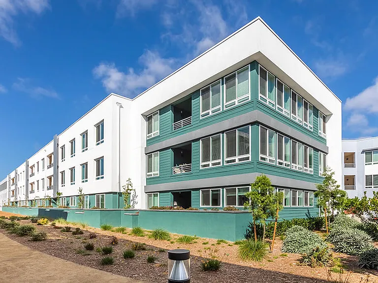 Bowen Apartments — Photo 32