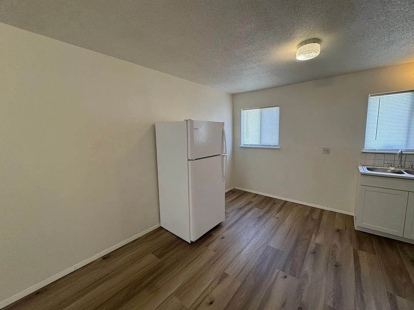 Two Bedroom Upstairs Apartment! — Photo 4