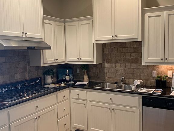 5th image of 103 Frontenac Ln