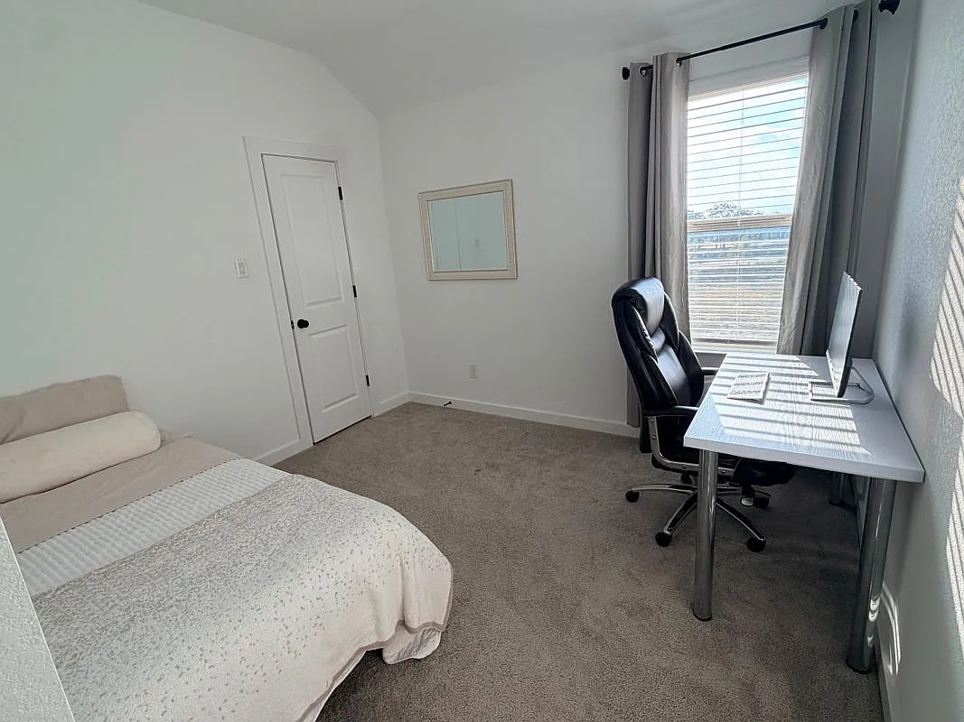 3 bed, 1.0 bath, 2664 sqft, $750 — Photo 2