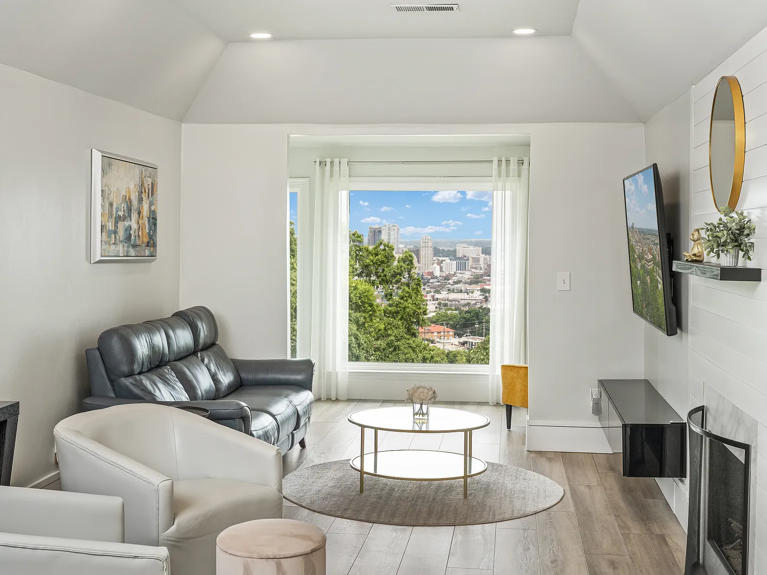 2 bed, 1152 sqft, $2,489 — Photo 4
