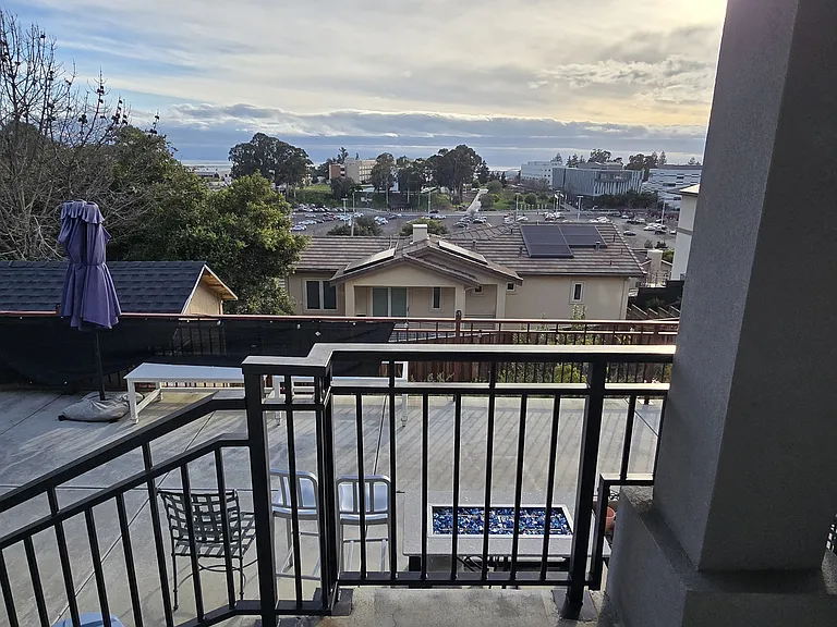 2577 Hillcrest Ave #3 — Photo 6