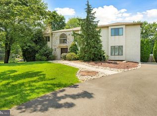 450 Cloverly Ln, Horsham, PA 19044