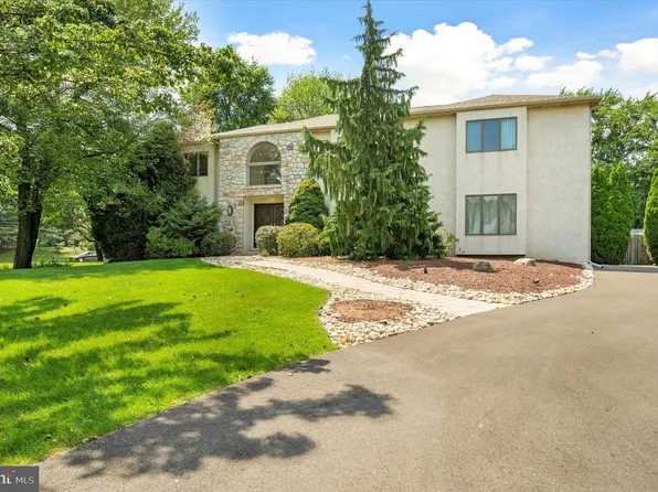 450 Cloverly Ln, Horsham, PA 19044