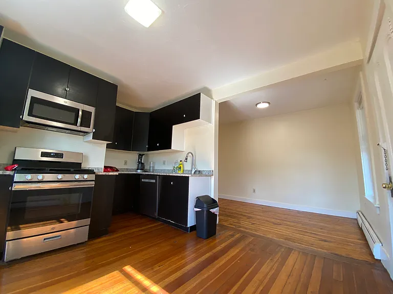 66 Pleasant St #3 — Photo 20