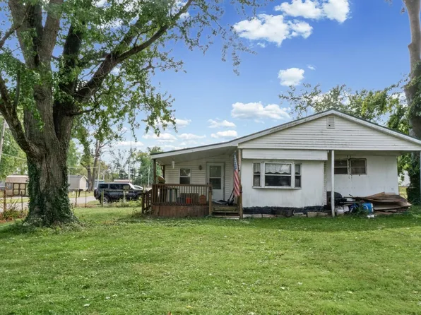 92 10th St SW, Linton, IN 47441