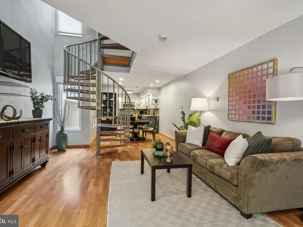 736 Fitzwater St, Philadelphia, PA 19147