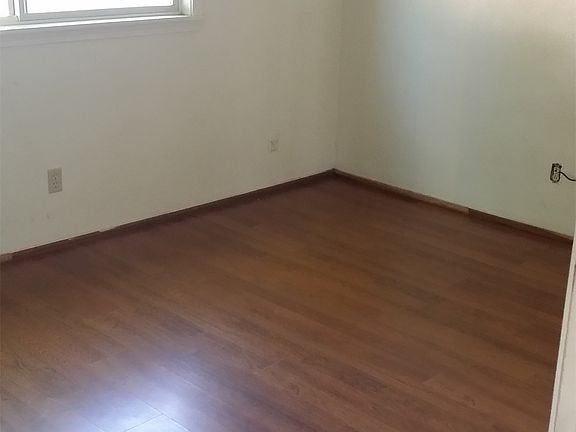 5th image of 1077 Acacia Ave
