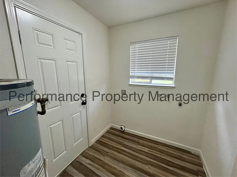 8615 Newgate Ct — Photo 12