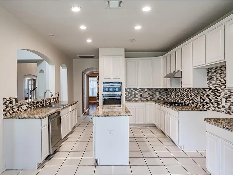 3402 Caloway Ct — Photo 11