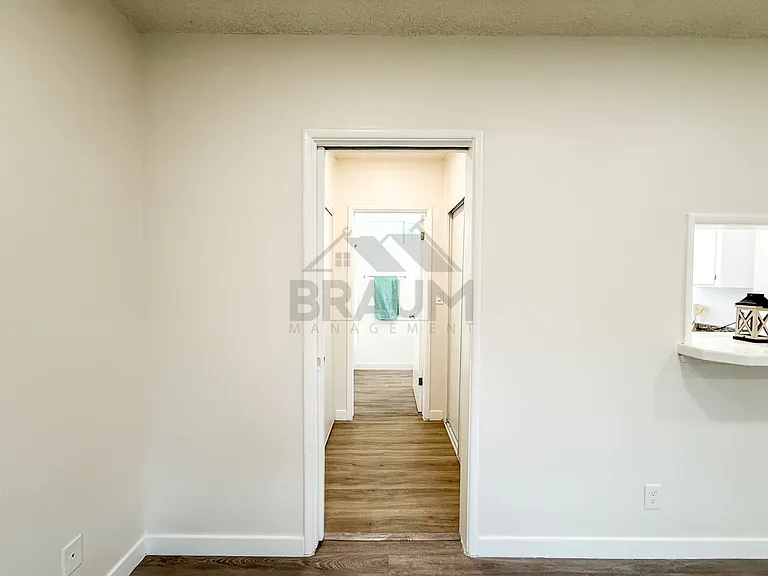 15546 VANOWEN STREET — Photo 8