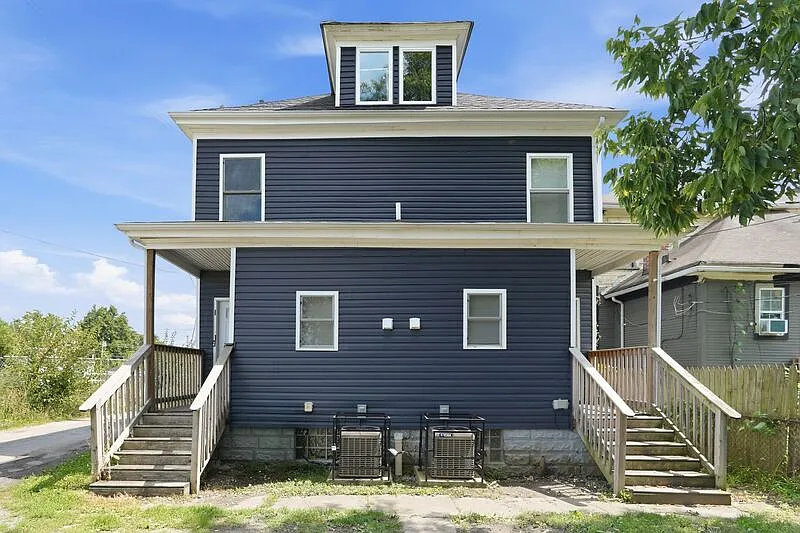 3 bed, 1.5 bath, 1301 sqft, $1,225 — Photo 2