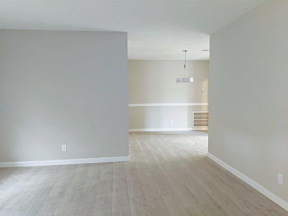 3rd image of 2125 Cashmere Dr
