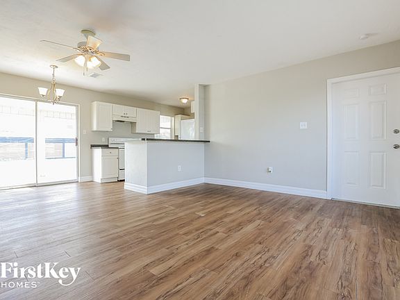4th image of 22122 Beverly Ave
