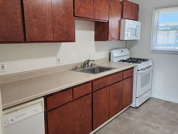 5th image of 2495 Monterey Ave