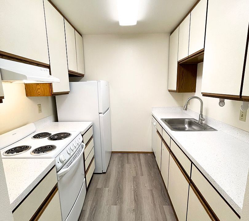 2nd image of 2251 NE Blakeley St #203