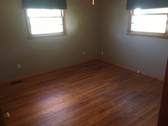 5th image of 2210 Washington St