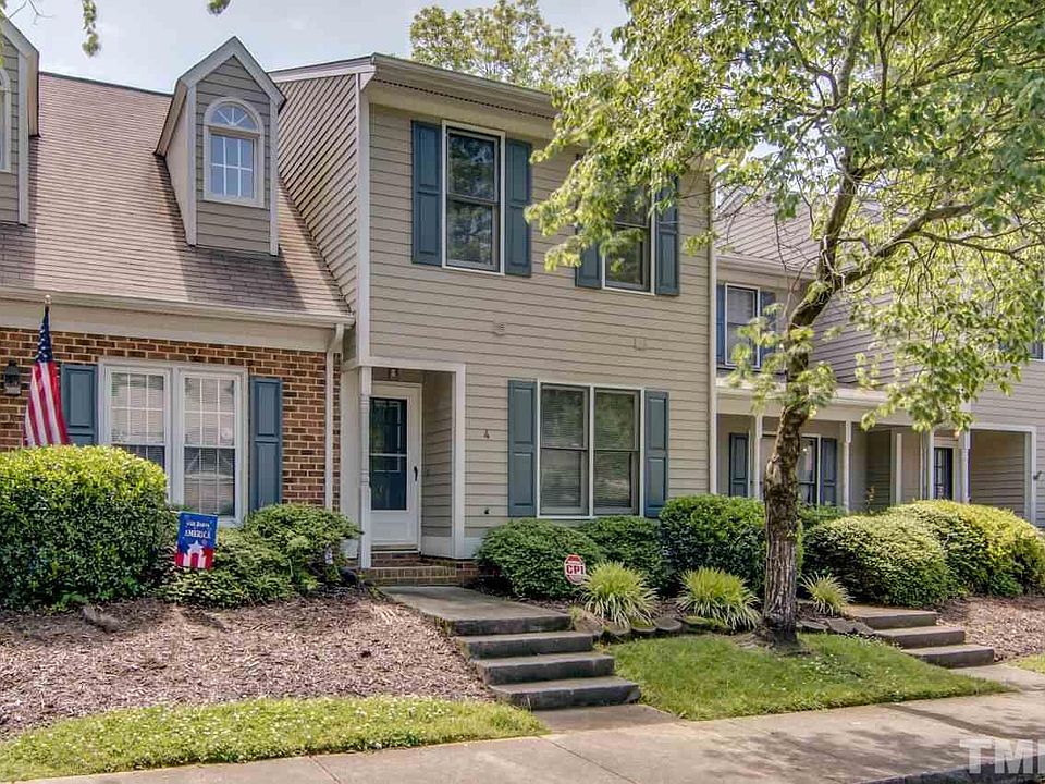 1st image of 4 Forest Green Dr