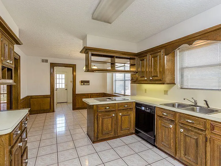 Appliances have been updated to stainless steel.