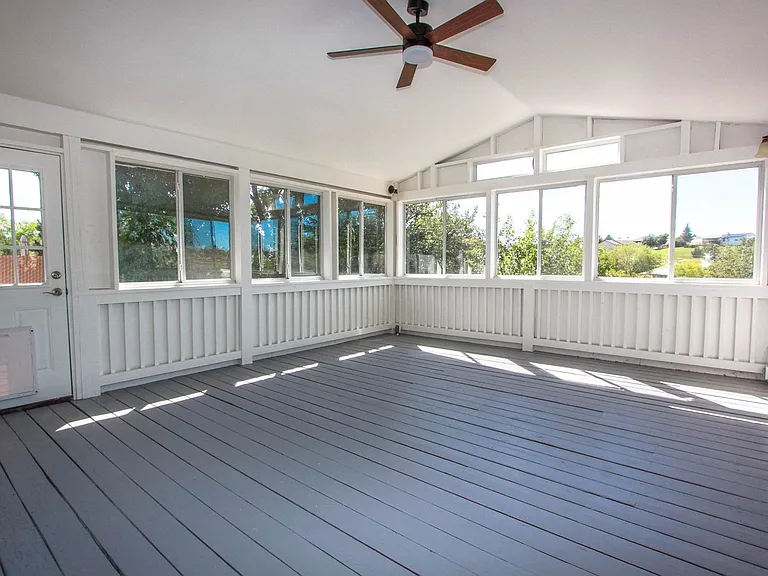 4266 N Saratoga Dr — Photo 24
