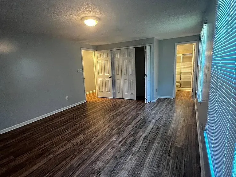 2213 Flint Glenn Ln — Photo 2