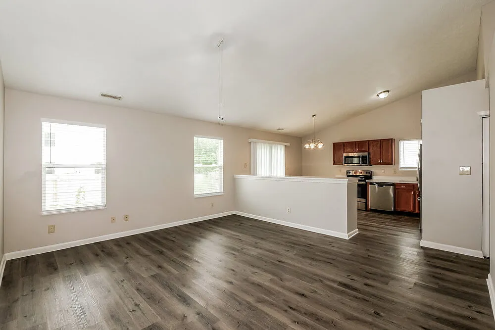 3 bed, 2.0 bath, 1246 sqft, $2,470 — Photo 4