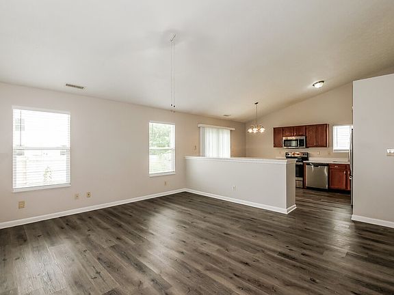 4th image of 10708 Tanbark Dr