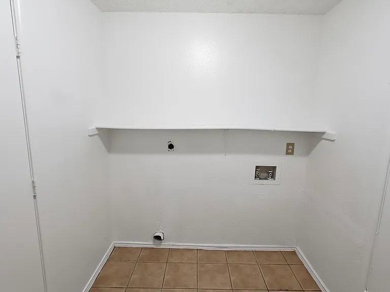 227 Burlington Dr — Photo 12