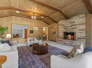 2416 W Dean Ct, River Hills, WI 53217