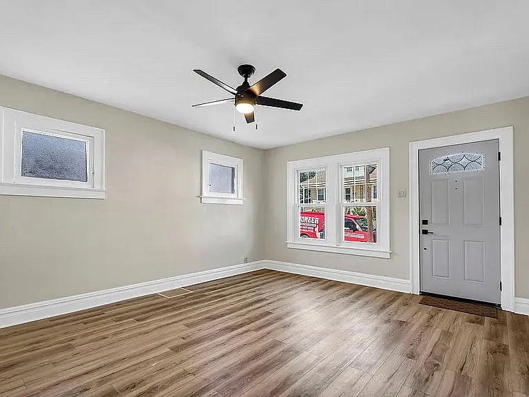 4918 Tiemann Ave — Photo 3