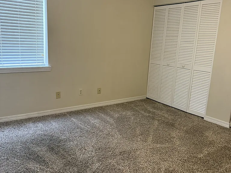 101 Old Ferry Rd #8B — Photo 5