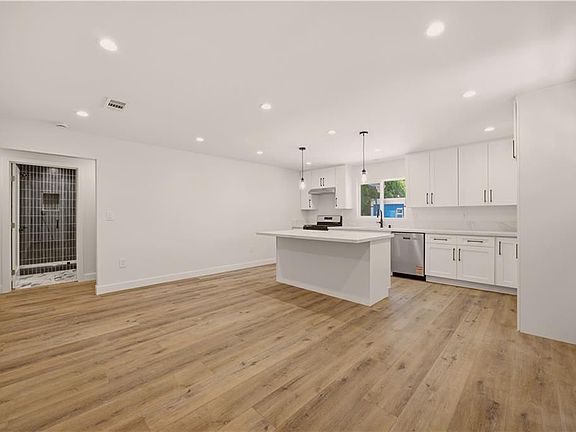 3rd image of 17024 Parthenia St
