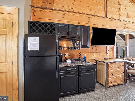 3rd image of 291 Cabin Lodge Rd