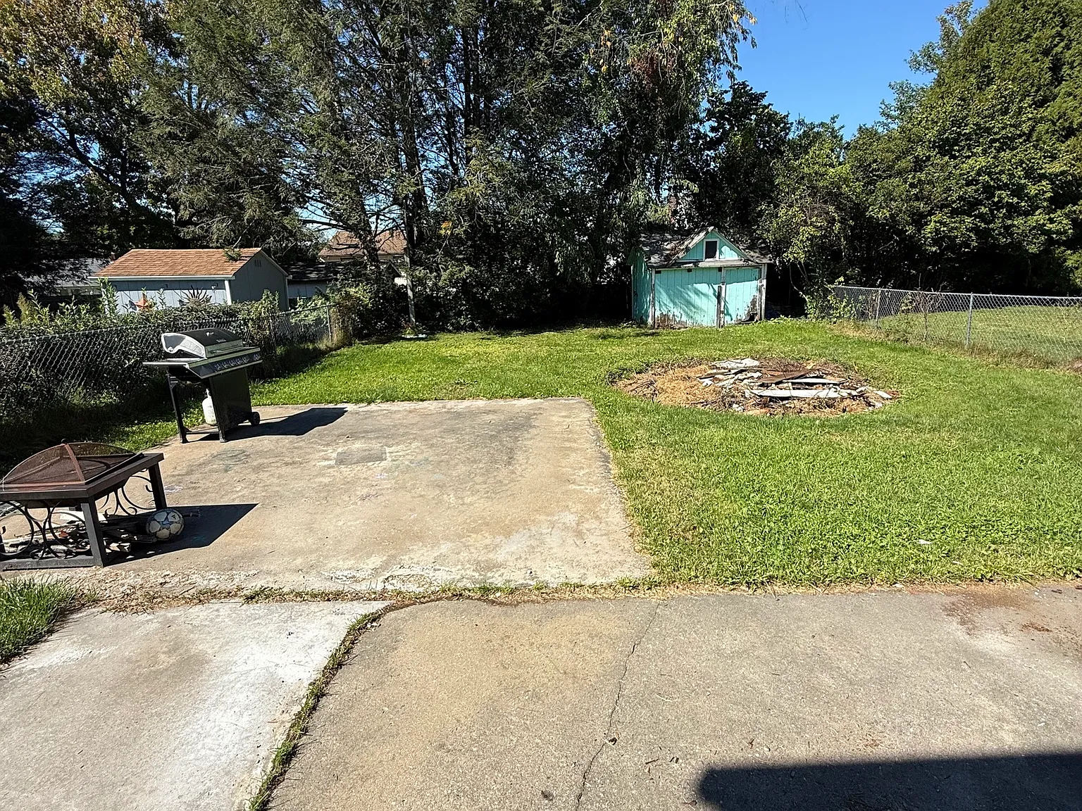 3 bed, 2.0 bath, 980 sqft, $2,400 — Photo 2
