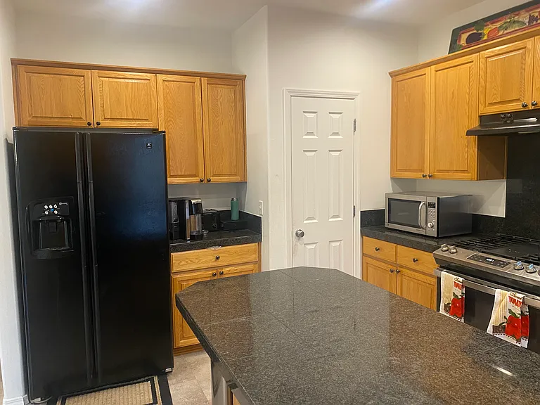 851 NE Caden Ave — Photo 18