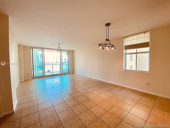 5th image of 3340 NE 190th St APT 1209
