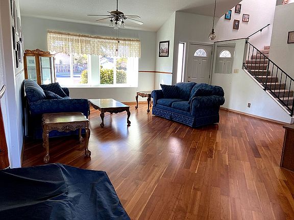 3rd image of 512 La Paz Cir