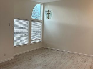 1022 17th Ave APT 2, Longview, WA 98632