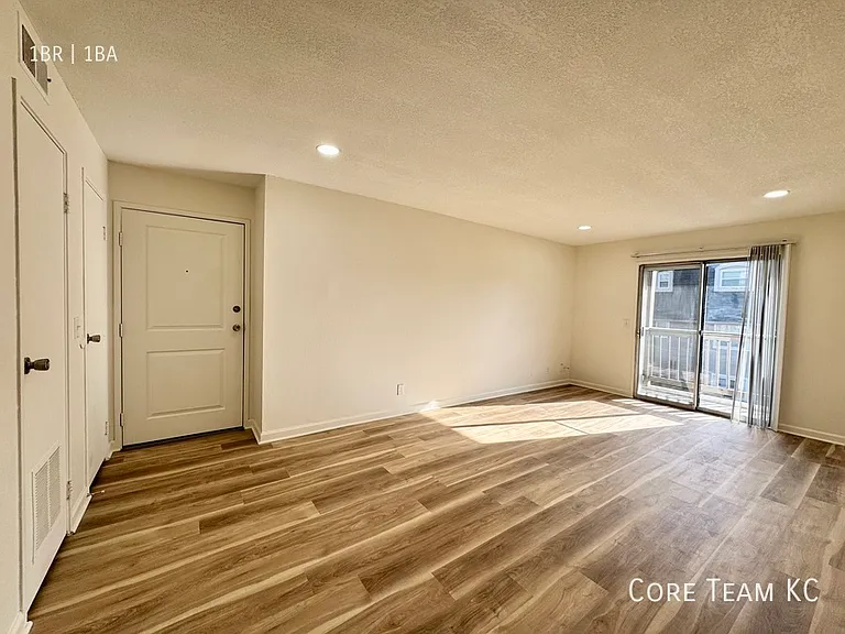 3815 Springfield St #2525-1B — Photo 3
