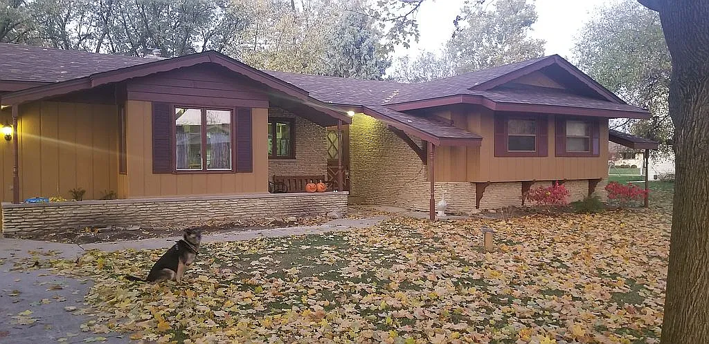 1004 Lark Ln photo 1