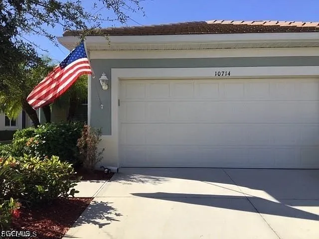 10714 Cetrella Dr — Photo 17